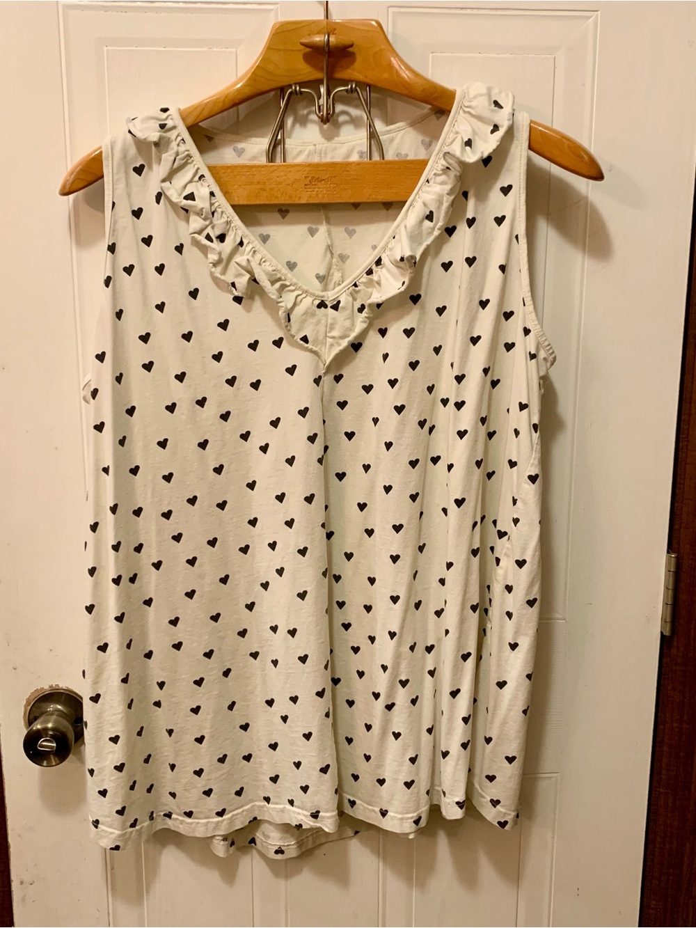 A.T.U.N. Cream Heart Print Ruffle V-Neck Sleeveless Blouse Top - Size 2X